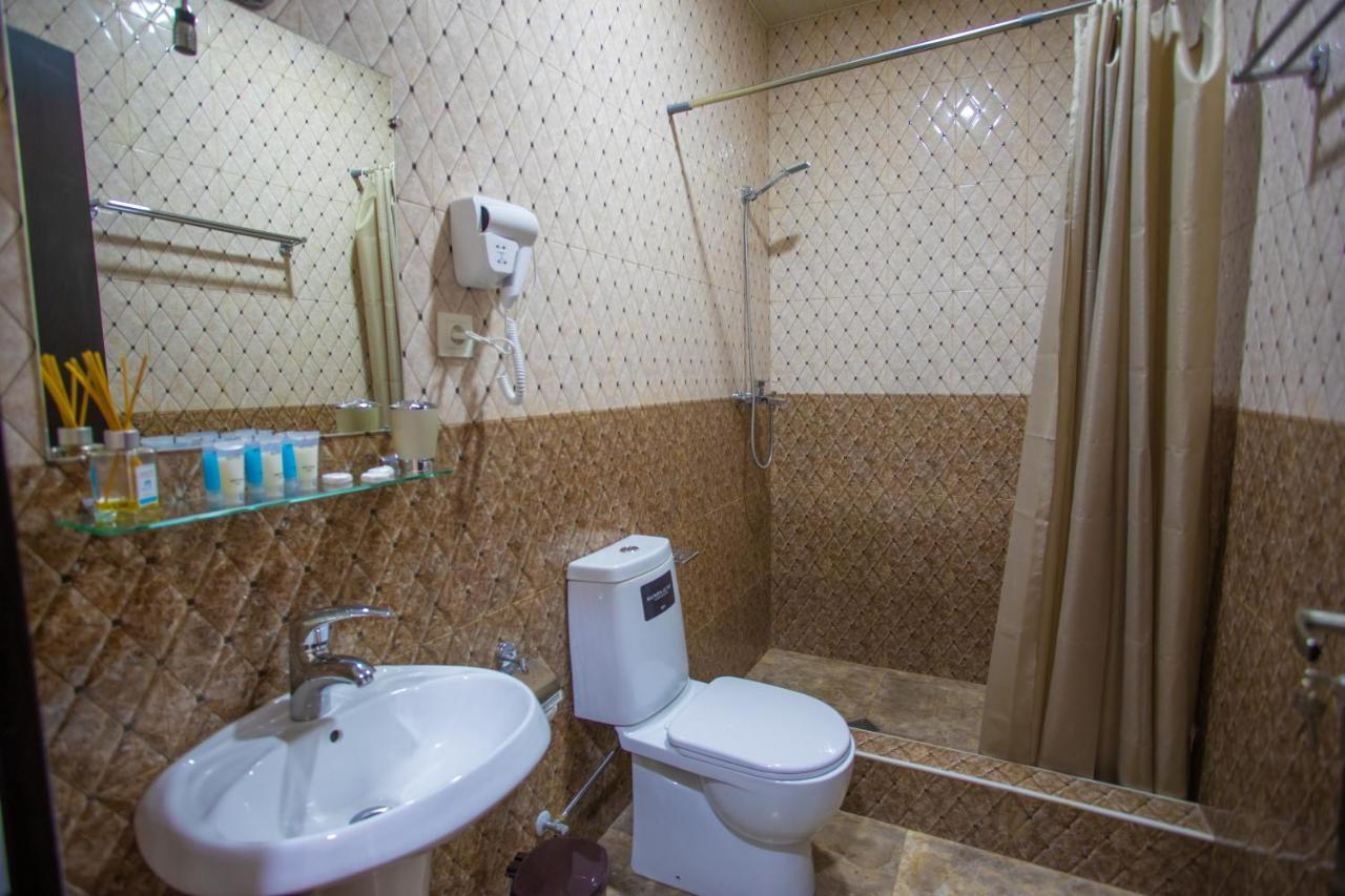 Peradia Hotel Kutaisi Eksteriør billede